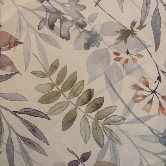 Rectangle and Round Matching Tablecloths - Picture 4 of 5